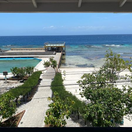 Coral View Beach Resort Утіла Екстер'єр фото