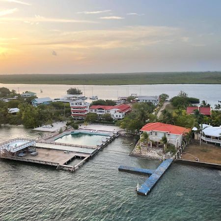 Coral View Beach Resort Утіла Екстер'єр фото