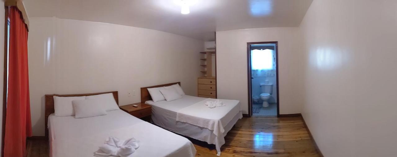 Coral View Beach Resort Утіла Екстер'єр фото