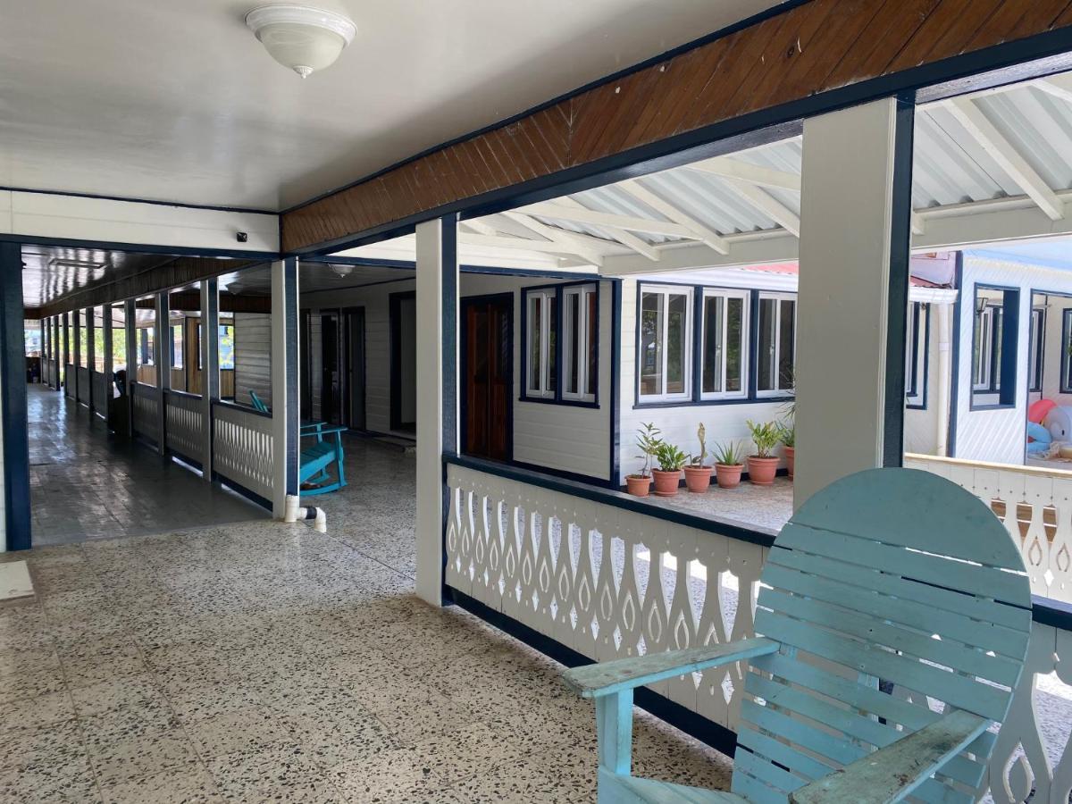 Coral View Beach Resort Утіла Екстер'єр фото