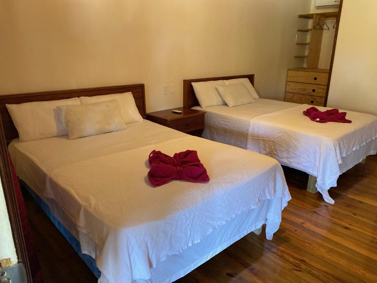 Coral View Beach Resort Утіла Екстер'єр фото