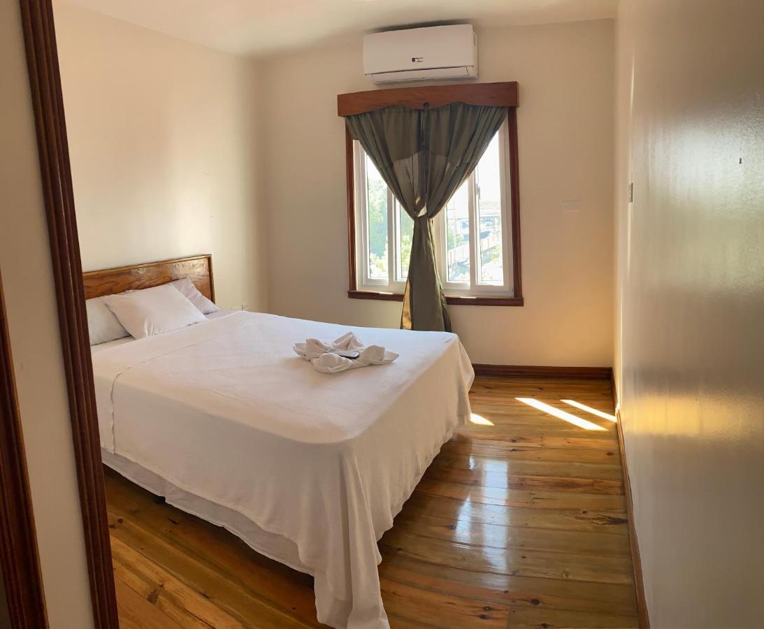 Coral View Beach Resort Утіла Екстер'єр фото