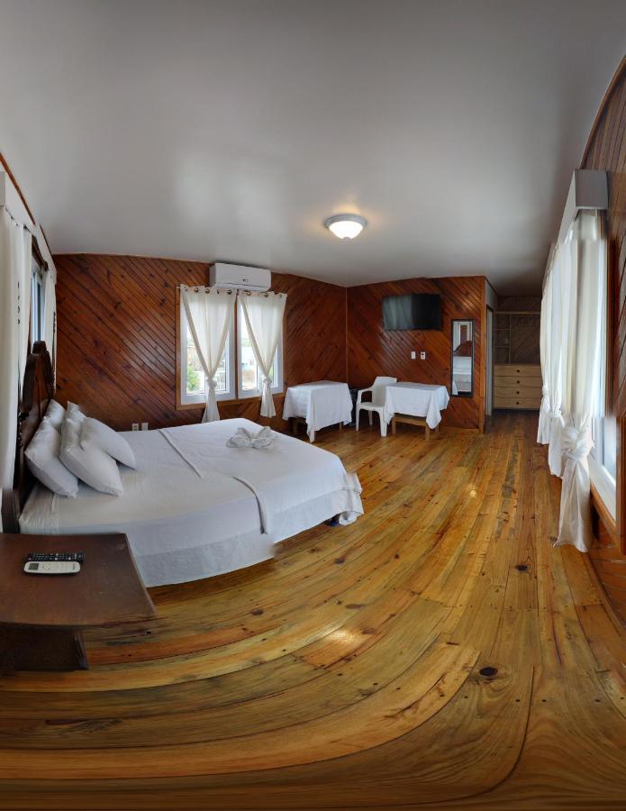 Coral View Beach Resort Утіла Екстер'єр фото