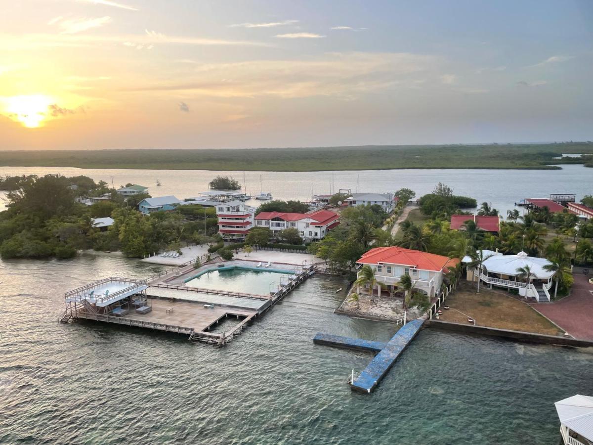 Coral View Beach Resort Утіла Екстер'єр фото
