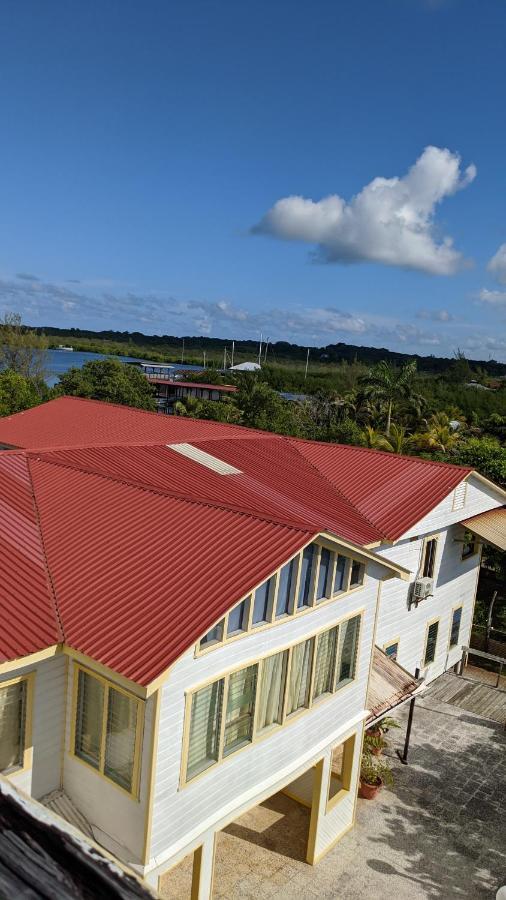 Coral View Beach Resort Утіла Екстер'єр фото