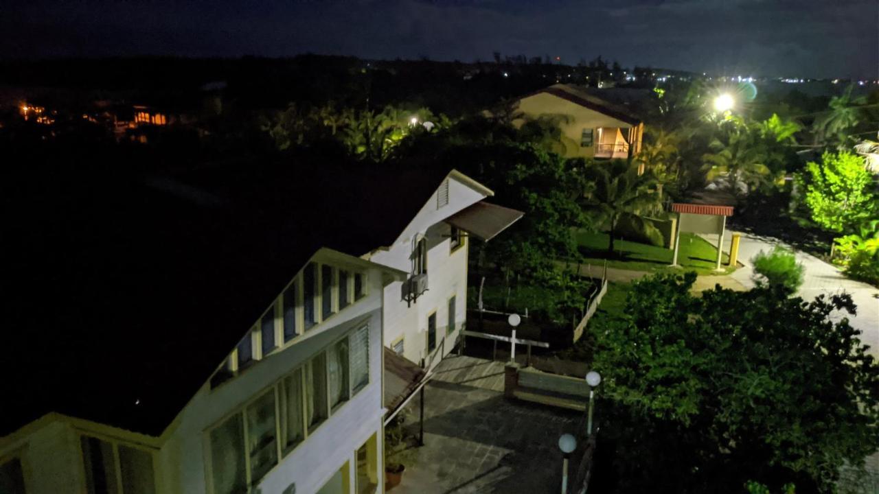 Coral View Beach Resort Утіла Екстер'єр фото