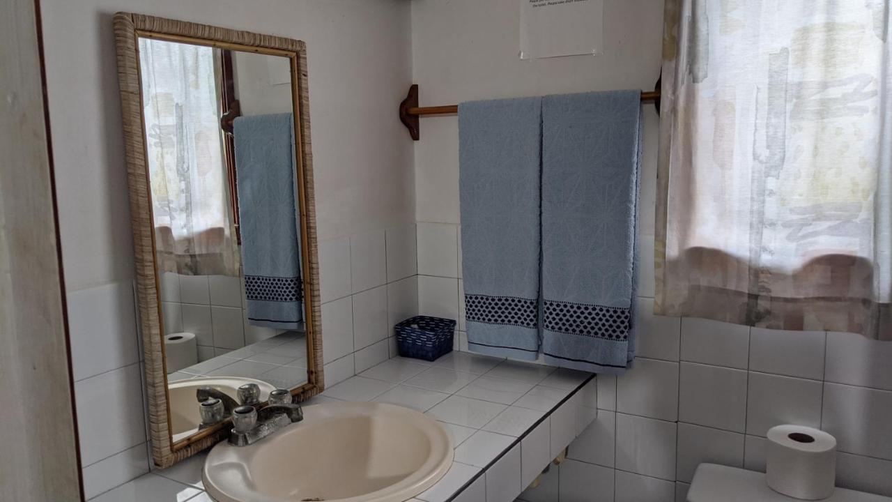 Coral View Beach Resort Утіла Екстер'єр фото
